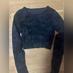 Lulu Lemon cropped training shirt - size 6